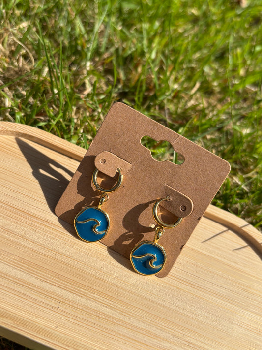 Wave pendent hoops